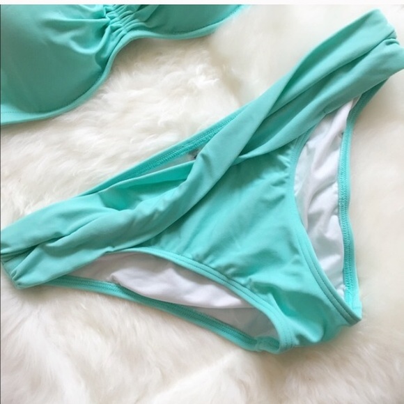 💝50% off!💝 VS Bandeau Bikini Set 32C, XS - Picture 3 of 4